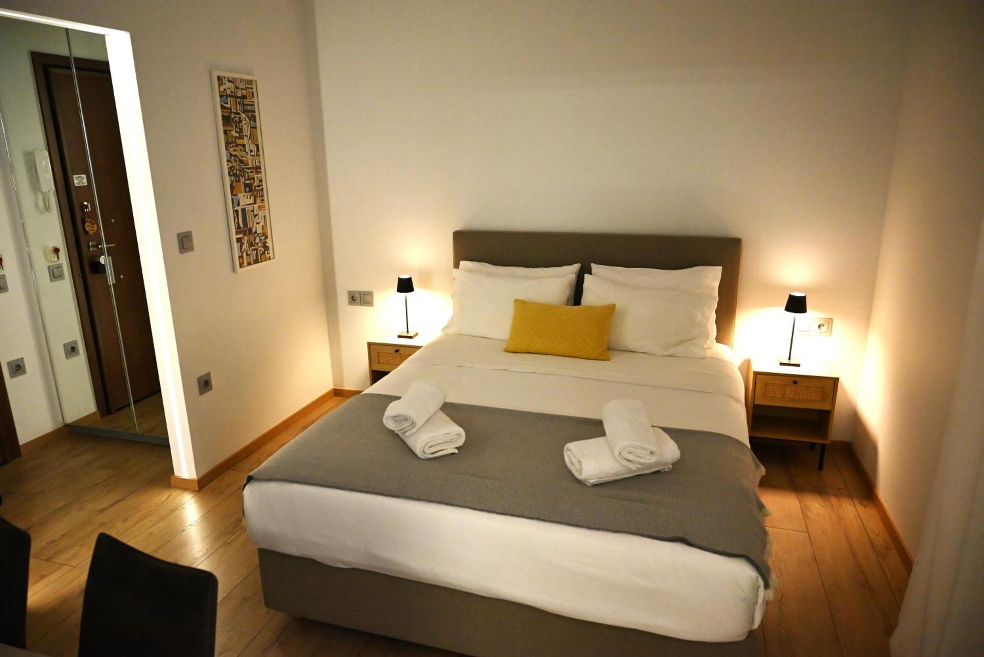 Minimal Apartment On The Shadow Of The Acropolis أثينا المظهر الخارجي الصورة
