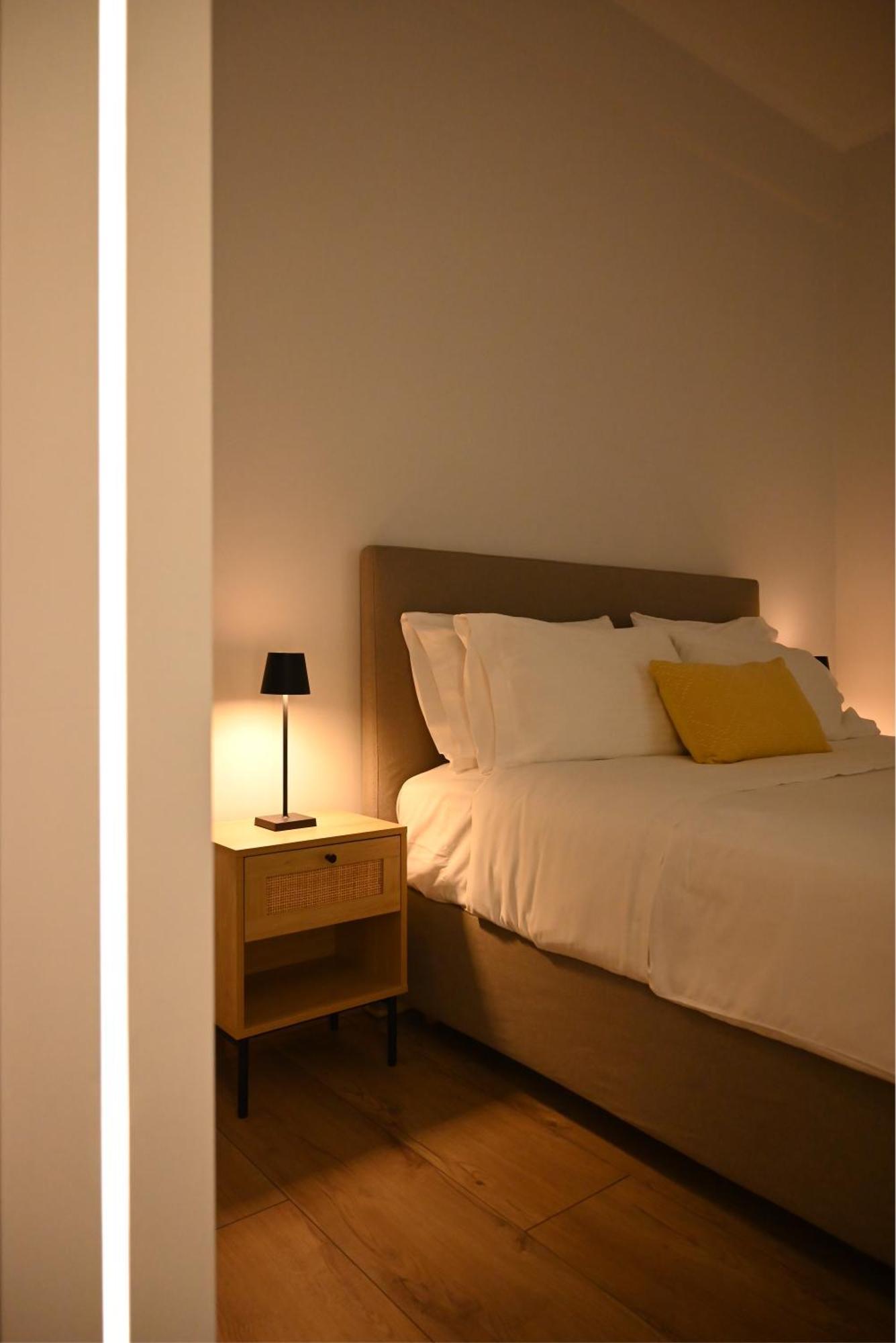 Minimal Apartment On The Shadow Of The Acropolis أثينا المظهر الخارجي الصورة