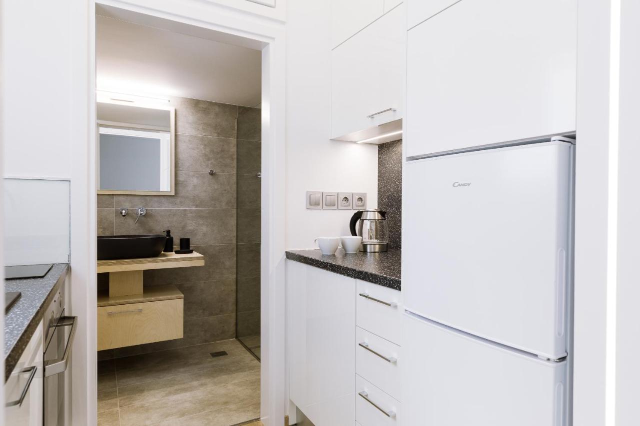 Minimal Apartment On The Shadow Of The Acropolis أثينا المظهر الخارجي الصورة