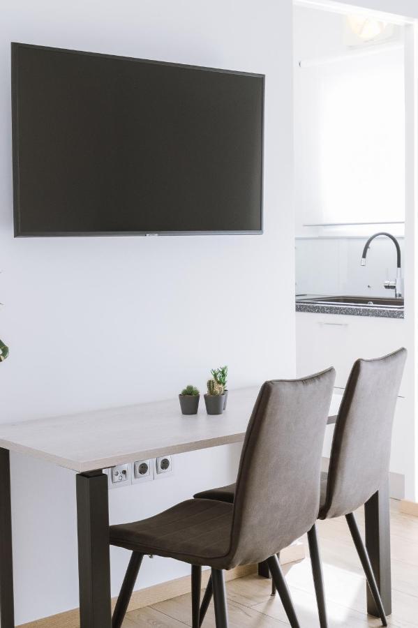 Minimal Apartment On The Shadow Of The Acropolis أثينا المظهر الخارجي الصورة