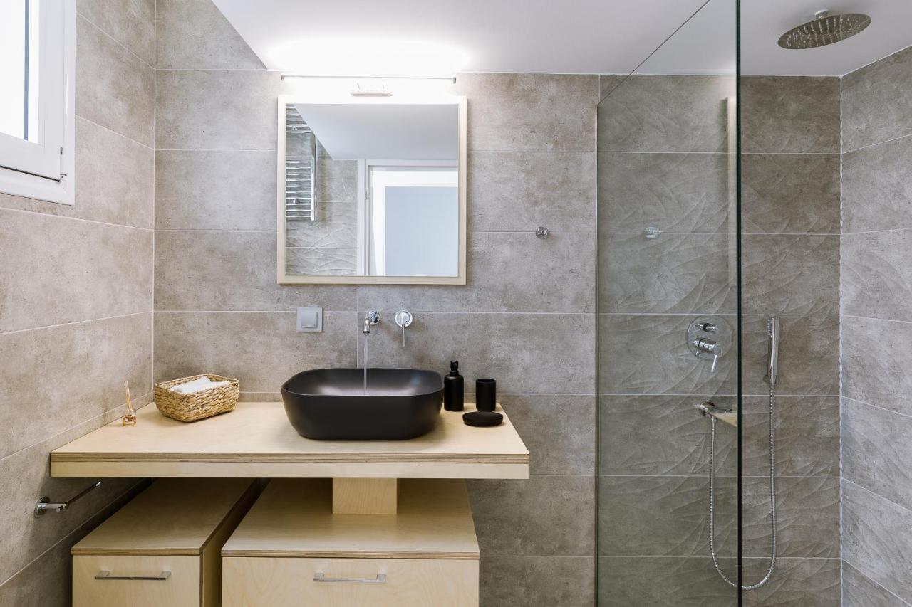 Minimal Apartment On The Shadow Of The Acropolis أثينا المظهر الخارجي الصورة