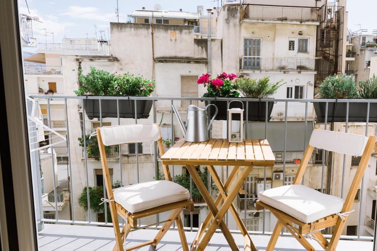 Minimal Apartment On The Shadow Of The Acropolis أثينا المظهر الخارجي الصورة