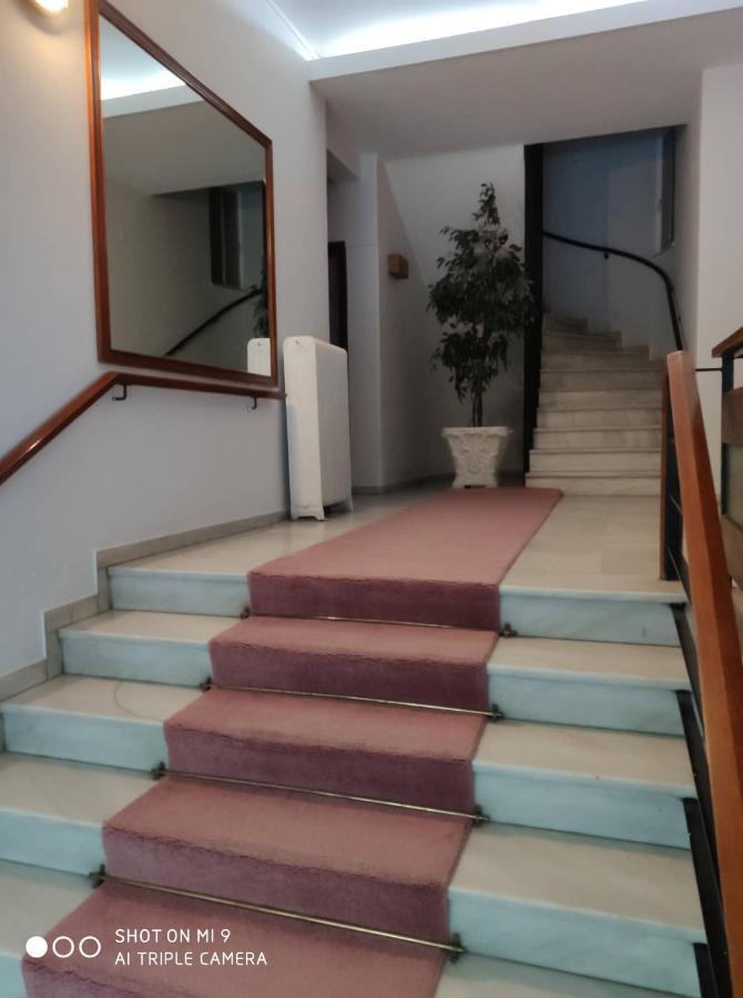 Minimal Apartment On The Shadow Of The Acropolis أثينا المظهر الخارجي الصورة